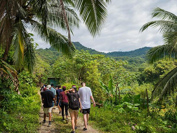Colgate students on the Jamaica study group walk to a field-learning location.