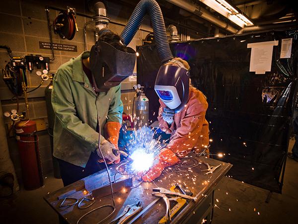 Colgate students use on-campus facilities to complete a welding project