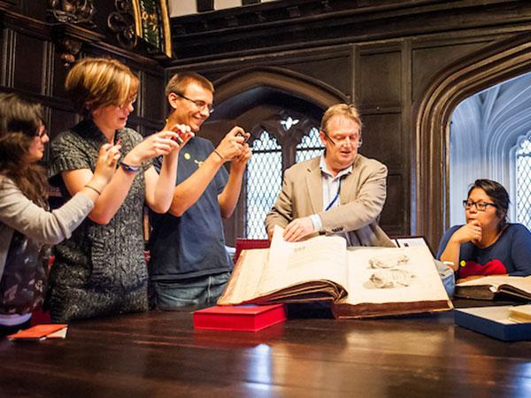 Students visit Chethams Library in Manchester for an in-person viewing of original foundational manuscripts such as Sir Isaac Newton’s “Philosophiæ Naturalis Principia Mathematica”