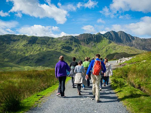 Students on a Colgate study group walk through the hills of Snowdonia National Park.