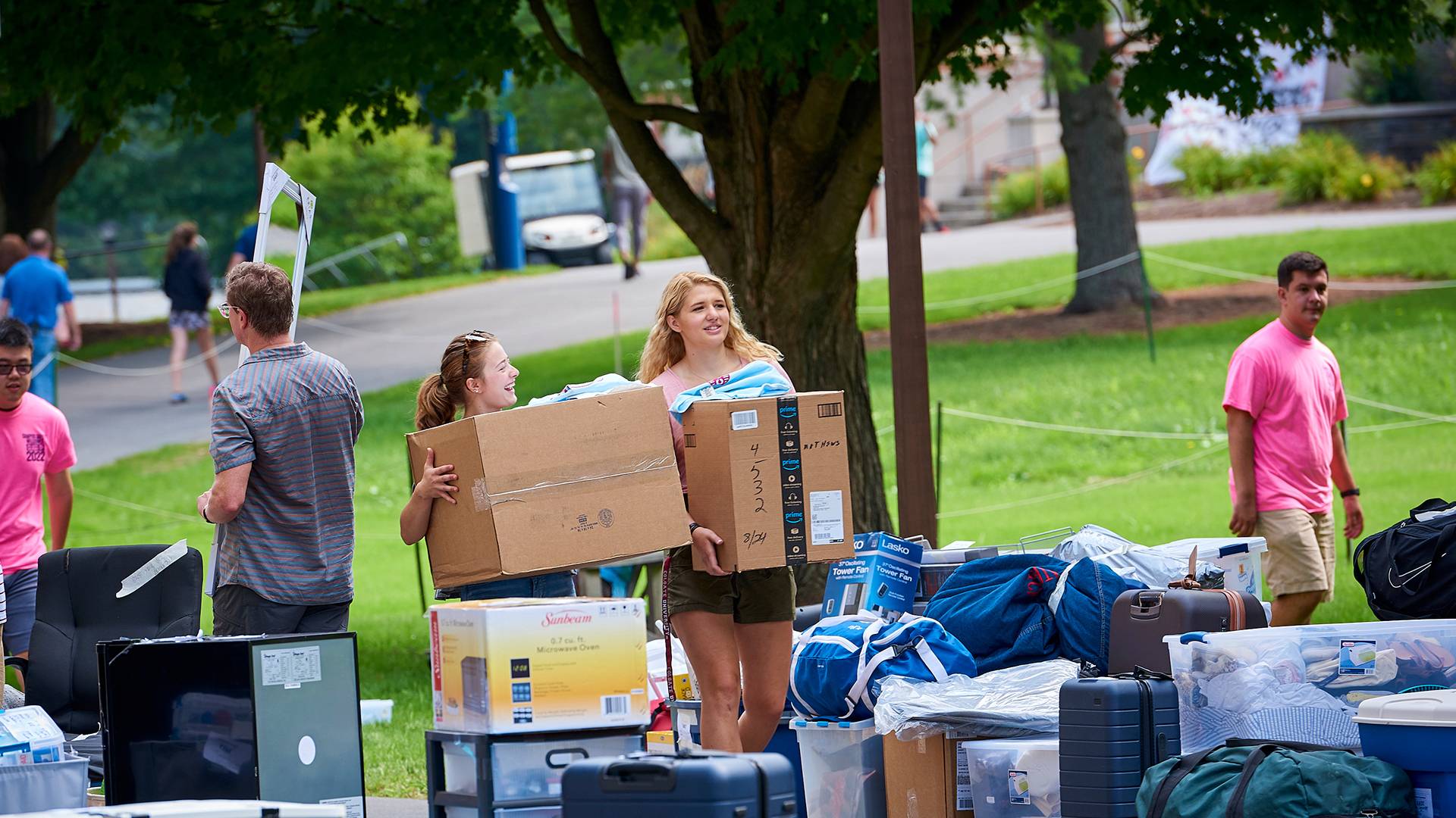 New students move in to Colgate University
