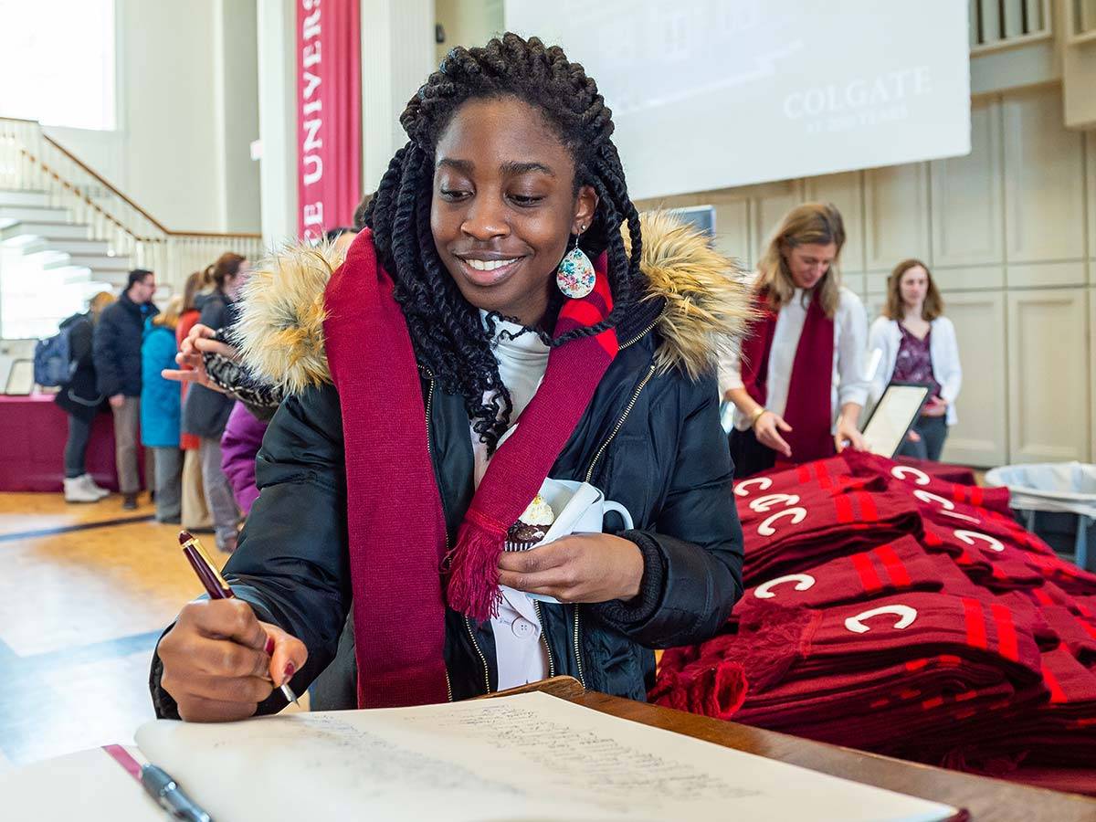 A student signs the Bicentennial book at the first Charter Day celebration event in 2019
