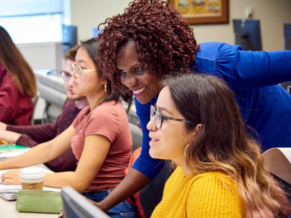 Ynesse Abdul-Malak, Assistant Professor of Sociology and Anthropology, teaches SOCI 250B in the computer lab in the Case Geyer Library.