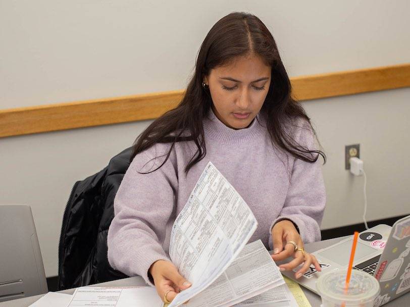 Student volunteer helps with income tax preparation through the VITA program.