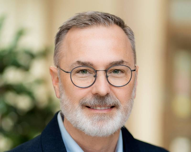Chris Henke headshot