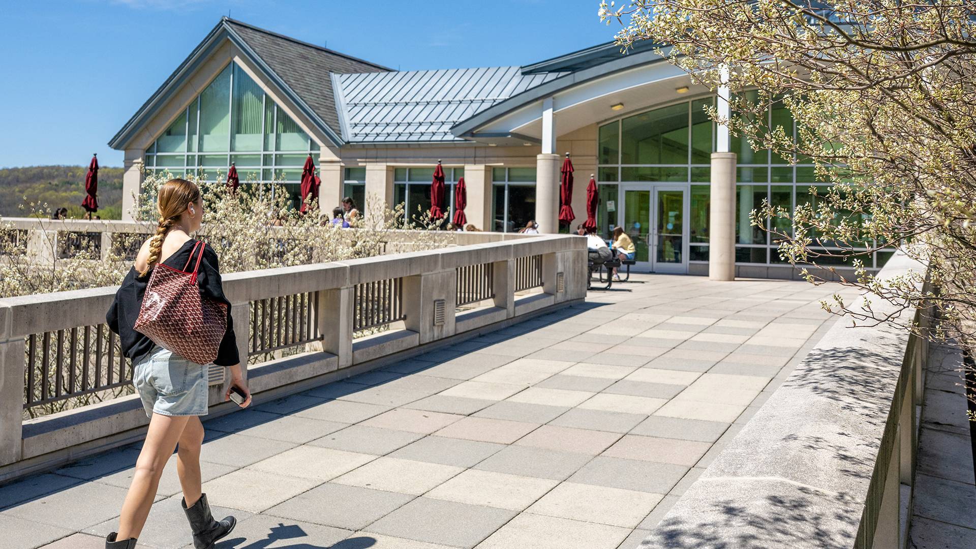 Colgate’s Case Library and Geyer Center for Information Technology (photo by Mark DiOrio)